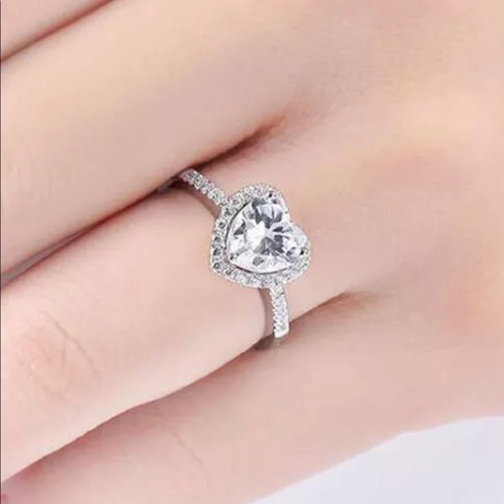 New 18k white Gold plated Heart Diamond Ring - Picture 6 of 7